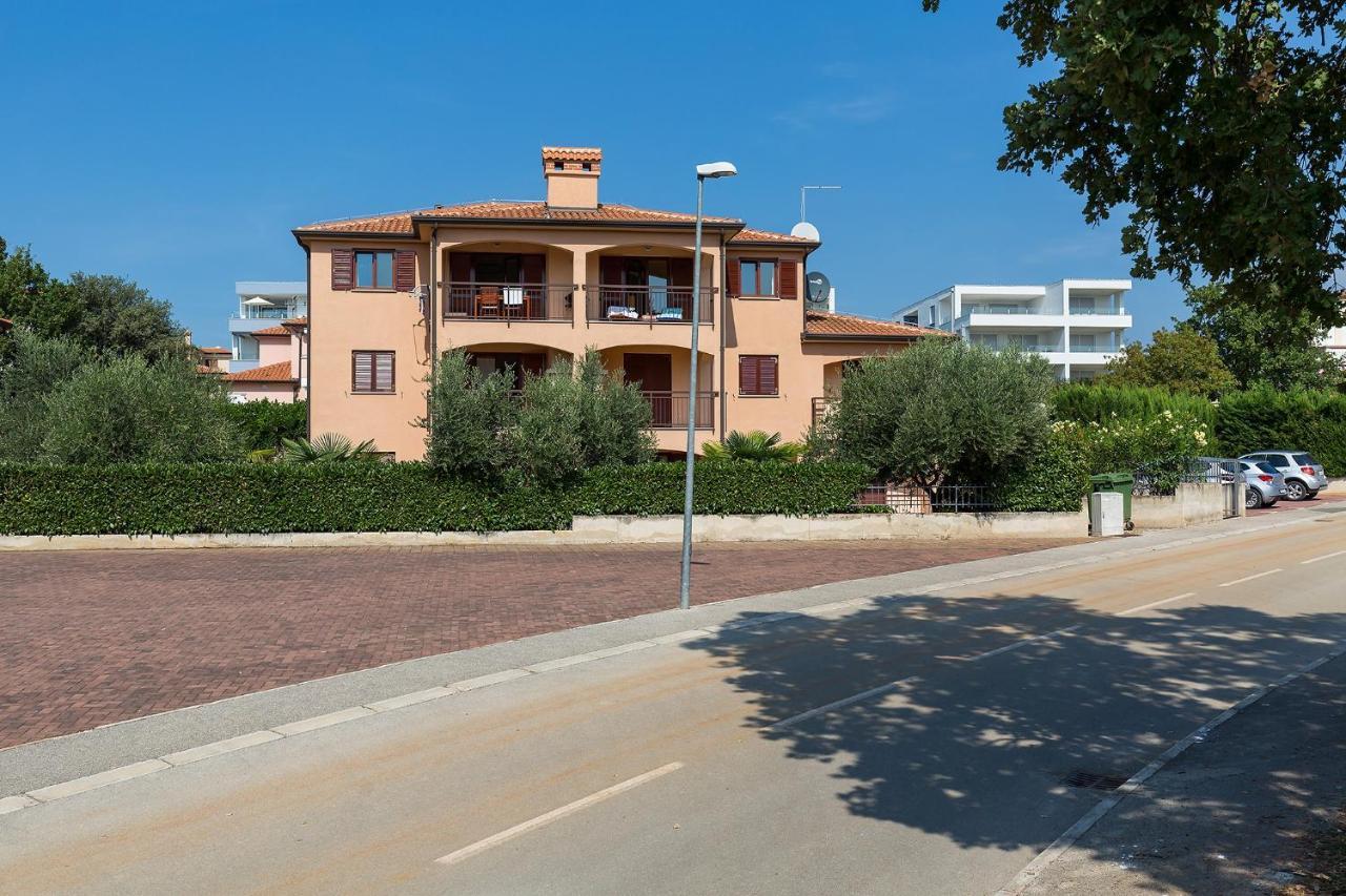 Apartments With A Swimming Pool Novigrad - 7078 Exterior foto