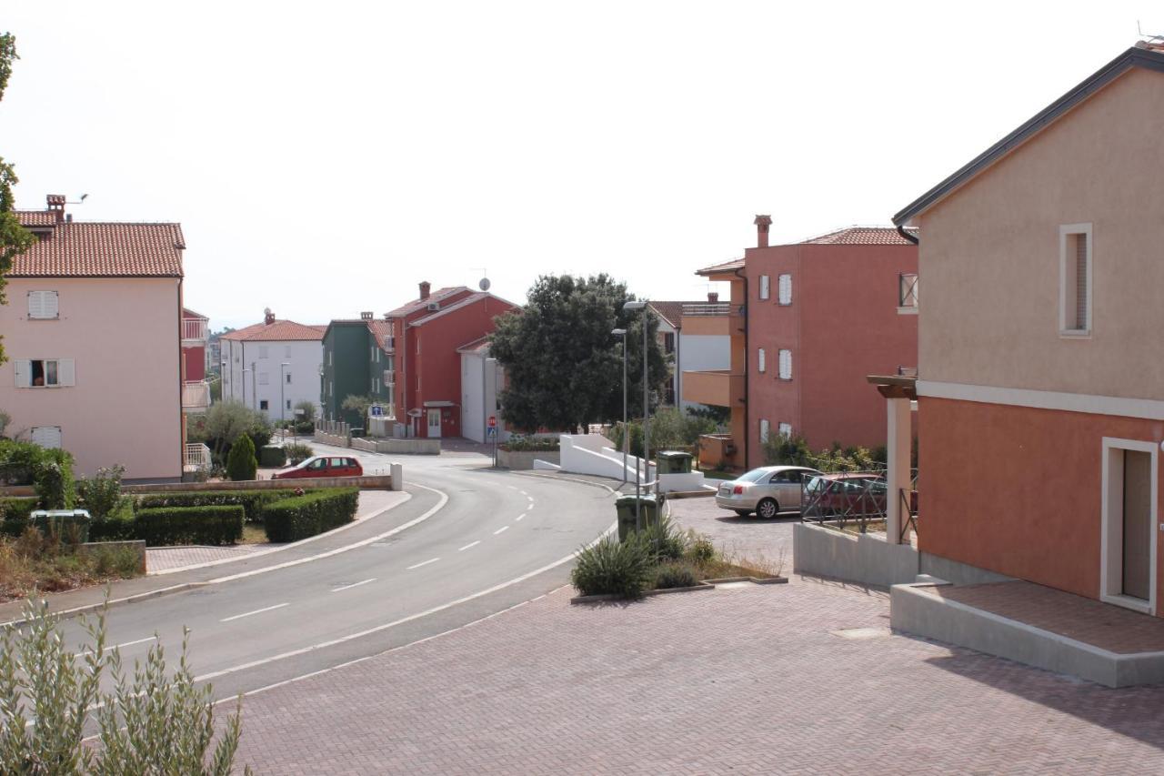 Apartments With A Swimming Pool Novigrad - 7078 Exterior foto