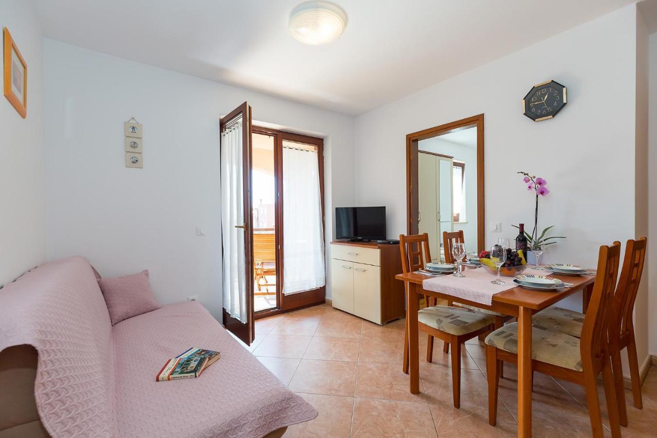 Apartments With A Swimming Pool Novigrad - 7078 Exterior foto